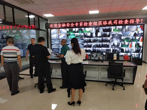 ?？谑秀y行業(yè)金融機(jī)構(gòu)安全評(píng)估小組蒞臨中金鷹押運(yùn)護(hù)衛(wèi)公司檢查指導(dǎo)工作