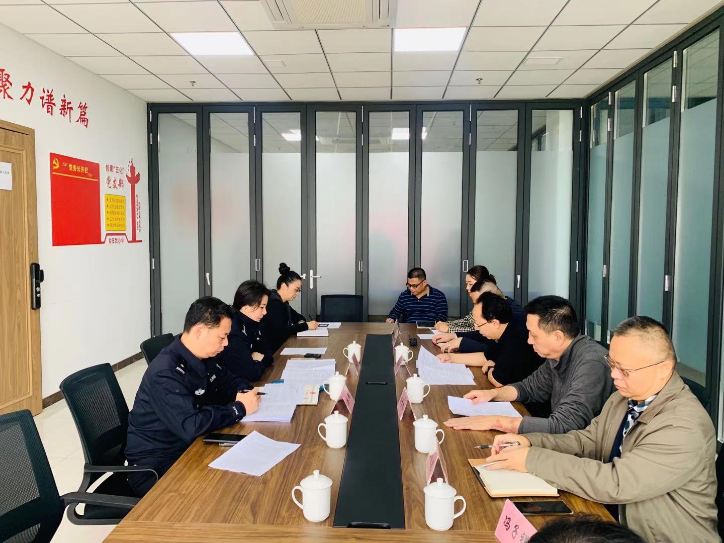 海口市公安局保安服務(wù)監(jiān)查小組蒞臨中金鷹安保集團(tuán)公司檢查指導(dǎo)工作